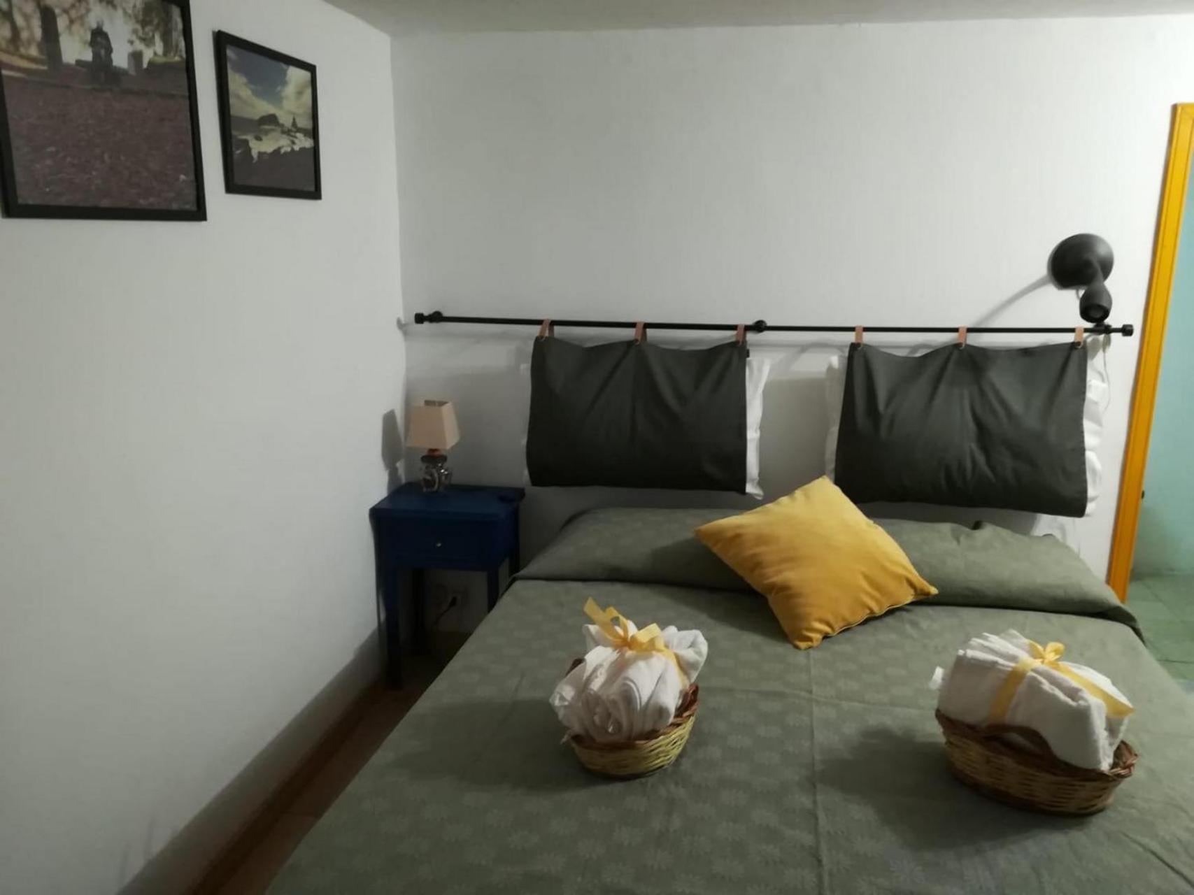 The Yellow House カターニア エクステリア 写真